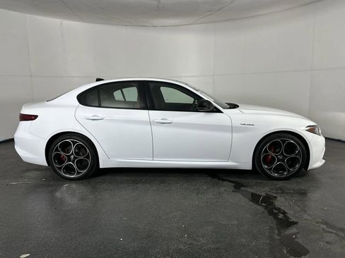 Used 2023 Alfa Romeo Giulia Veloce image 13