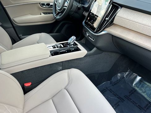 New 2026 Volvo XC90 T8 Plus w/ Protection Package Premier AWD/4WD image 19