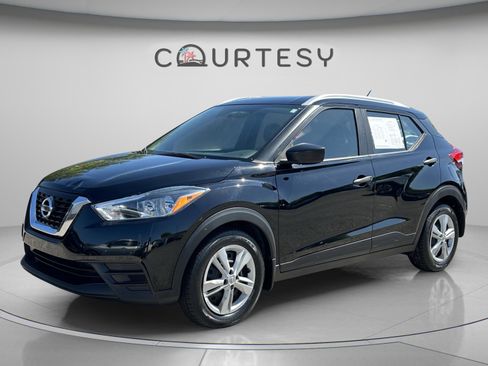 Used 2018 Nissan Kicks S FWD image 1
