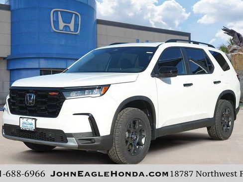 Used 2025 Honda Pilot TrailSport image 1