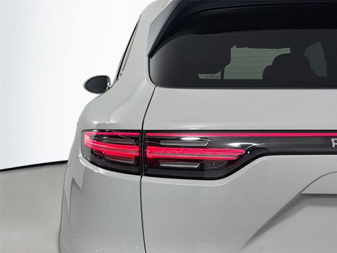 Certified 2023 Porsche Cayenne E-Hybrid AWD/4WD image 16