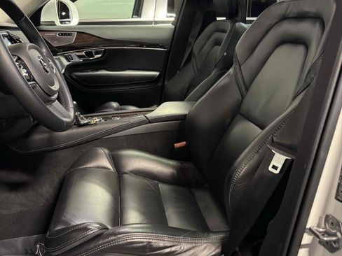 Used 2018 Volvo XC90 T6 Momentum w/ Convenience Package image 4