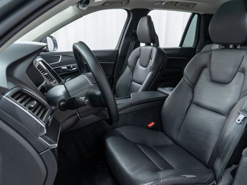 Used 2020 Volvo XC90 T6 Momentum image 13