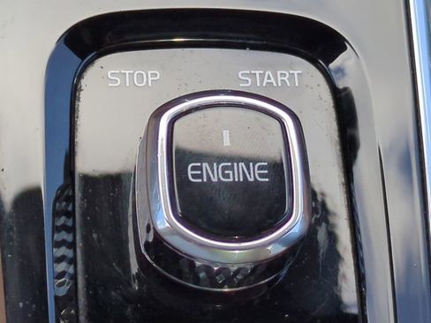 Used 2017 Volvo XC90 T8 Inscription w/ Vision Package image 28