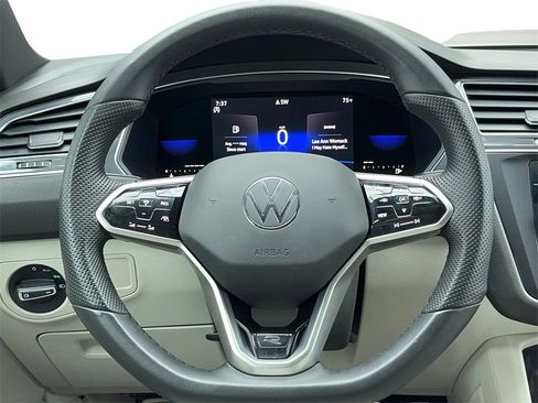 Used 2022 Volkswagen Tiguan SE R-Line image 19