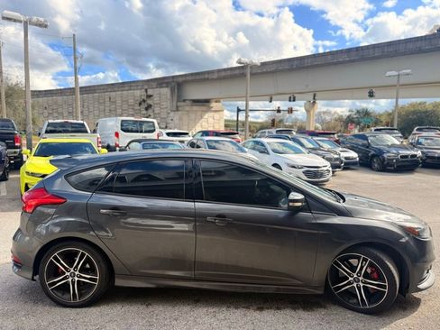 Used 2018 Ford Focus ST image 5