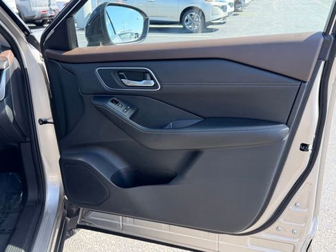 Used 2021 Nissan Rogue SL FWD image 26