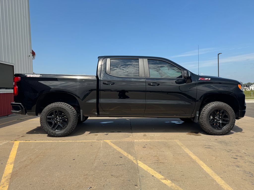 Used 2023 Chevrolet Silverado 1500 LT Trail Boss w/ LT Trail Boss Premium Package AWD/4WD image 4