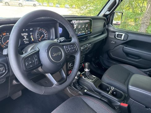 Used 2026 Jeep Wrangler Unlimited Rubicon AWD/4WD image 23