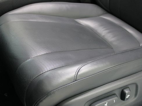 Used 2017 Lexus LX 570 4WD w/ Luxury Package image 34