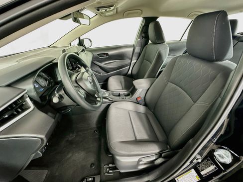 Used 2025 Toyota Corolla LE FWD image 13
