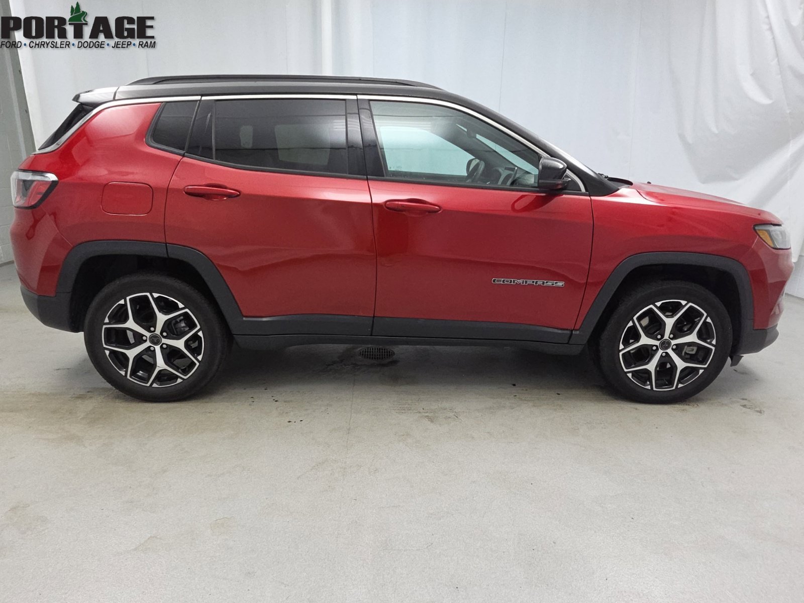 Used 2025 Jeep Compass Limited AWD/4WD image 8