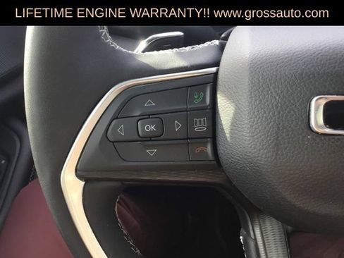 Used 2025 Jeep Grand Cherokee Altitude AWD/4WD image 25