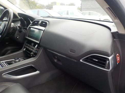 Used 2019 Jaguar F-PACE Prestige image 38