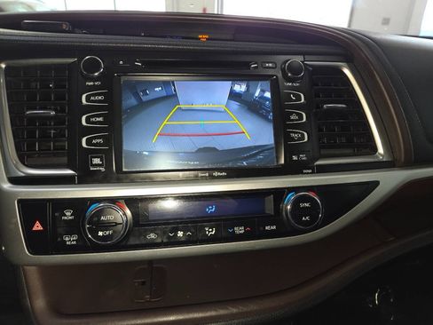 Used 2016 Toyota Highlander Limited w/ Driver Technology Package AWD/4WD image 37
