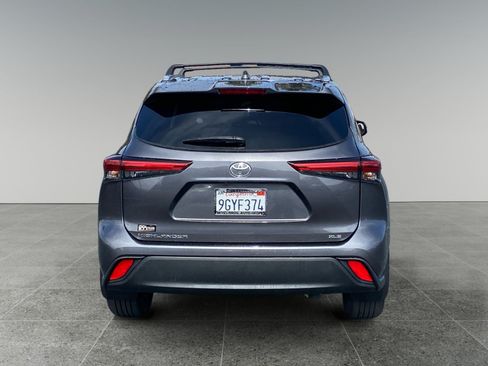 Used 2023 Toyota Highlander XLE FWD image 4