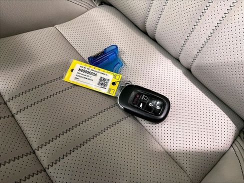 Used 2024 Honda HR-V EX-L image 30