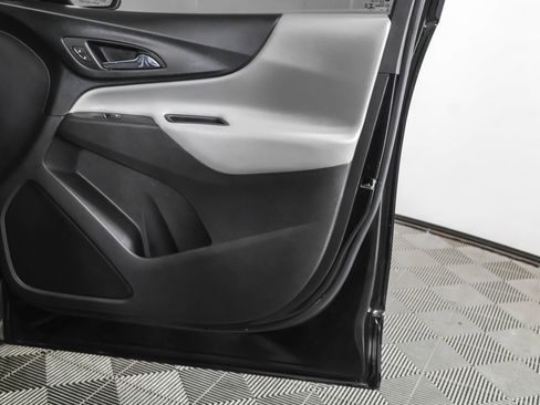 Used 2022 Chevrolet Equinox LS image 46