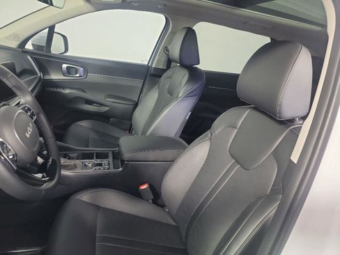 Certified 2025 Kia Sorento EX w/ Panoramic Sunroof Package image 18