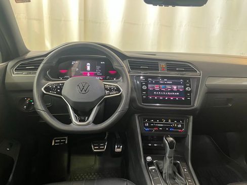 Certified 2024 Volkswagen Tiguan SE R-Line image 21