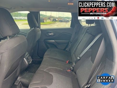 Used 2021 Jeep Cherokee Latitude FWD image 10