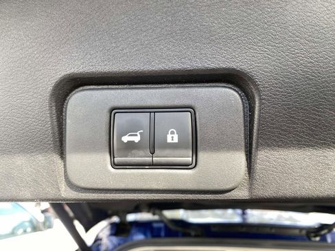 Used 2025 Nissan Rogue SV w/ SV Premium Package image 27