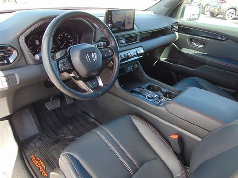 Certified 2025 Honda Pilot TrailSport image 11