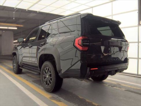 Used 2025 Toyota 4Runner SR5 AWD/4WD image 11