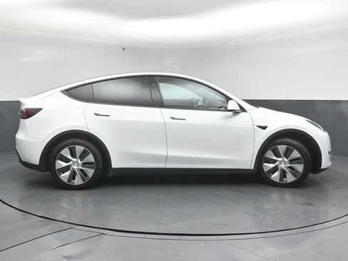 Used 2023 Tesla Model Y Long Range image 8