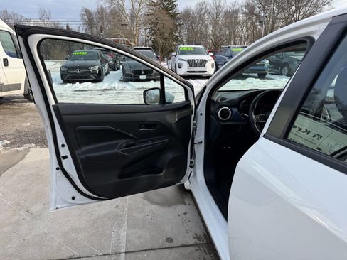 Used 2024 Nissan Versa SV w/ Trunk Package image 20