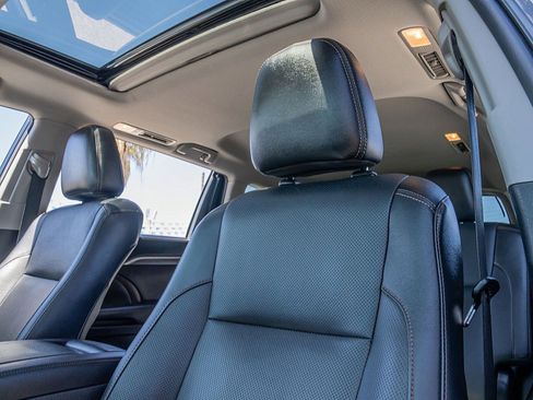 Used 2019 Toyota Highlander Limited image 24