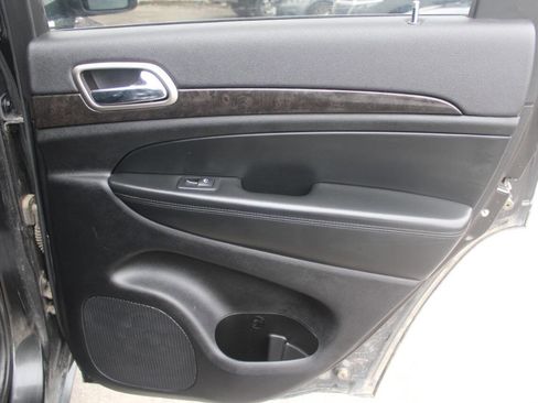 Used 2013 Jeep Grand Cherokee Laredo image 4