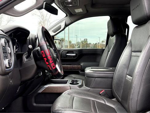 Used 2022 GMC Sierra 1500 Denali w/ Denali Premium Package image 18