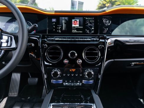 Used 2026 Rolls-Royce Cullinan Black Badge AWD/4WD image 37