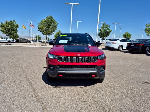Used 2025 Jeep Compass Trailhawk AWD/4WD image 8