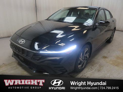New 2026 Hyundai Elantra Limited FWD image 3