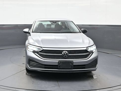Used 2024 Volkswagen Jetta SE FWD image 3