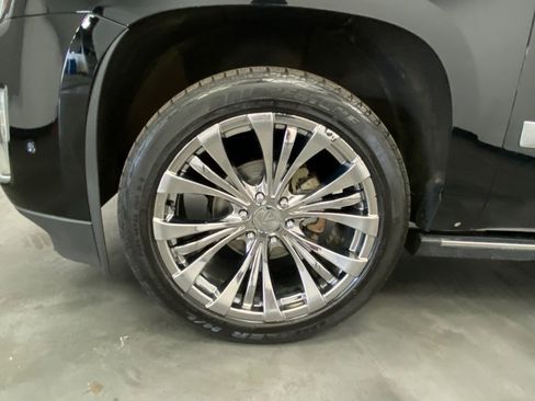 Used 2017 Cadillac Escalade Platinum AWD/4WD image 19
