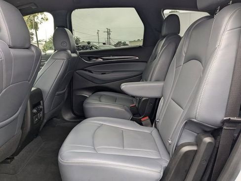 Used 2024 Buick Enclave Premium image 19