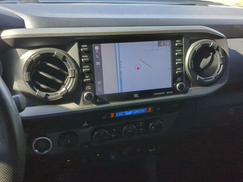 Used 2022 Toyota Tacoma TRD Off-Road w/ TRD Premium Off Road Package AWD/4WD image 21