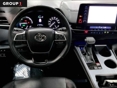 Used 2024 Toyota Sienna XLE Woodland Edition AWD/4WD image 5