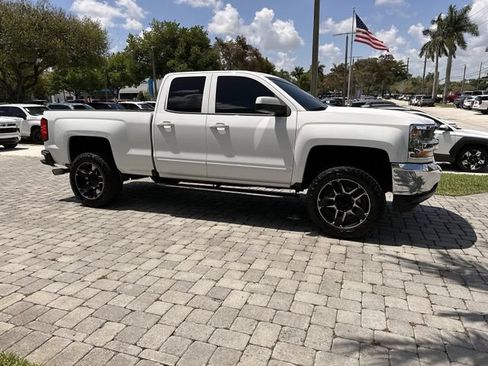 Used 2018 Chevrolet Silverado 1500 LT RWD image 15