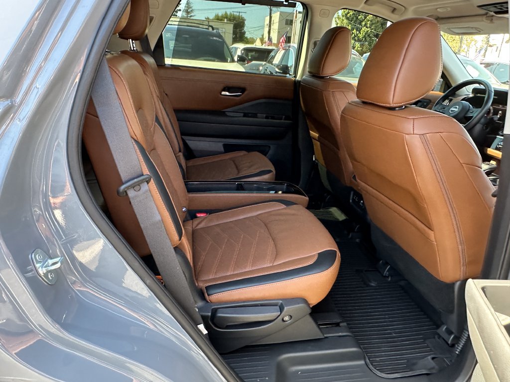 Used 2023 Nissan Pathfinder Platinum AWD/4WD image 20