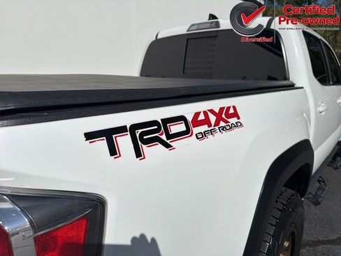 Used 2020 Toyota Tacoma TRD Off-Road AWD/4WD image 11