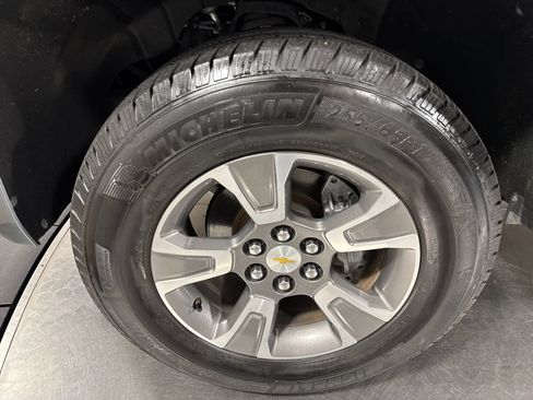 Used 2018 Chevrolet Colorado Z71 AWD/4WD image 2