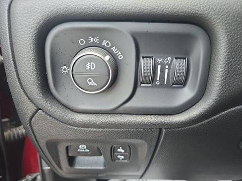 Used 2023 RAM 1500 Laramie AWD/4WD image 28