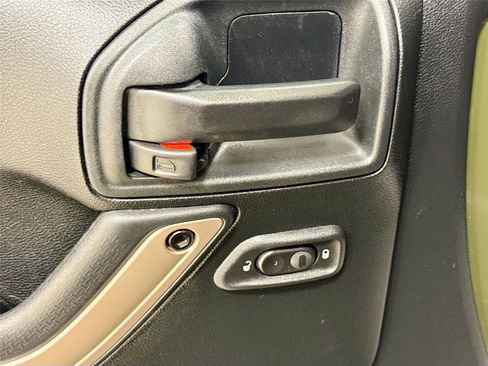 Used 2016 Jeep Wrangler Unlimited Sahara image 16