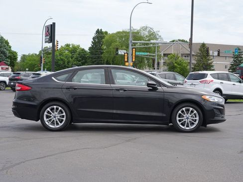 Used 2020 Ford Fusion SE FWD image 2