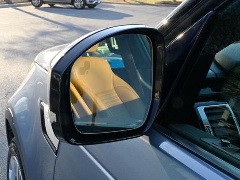 Used 2019 Land Rover Discovery HSE image 14