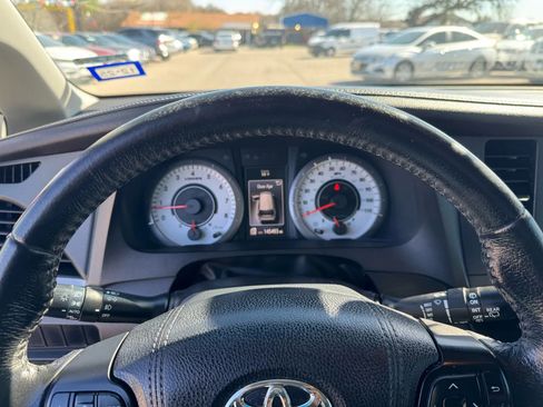 Used 2015 Toyota Sienna SE image 16